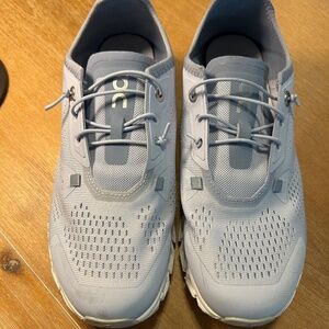 On Cloud Coast Sneakers Women’s size 7 (blue)